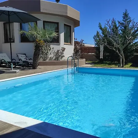 Maia Luxury Pool *