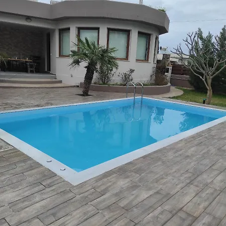 فيلة Maia Luxury Pool *