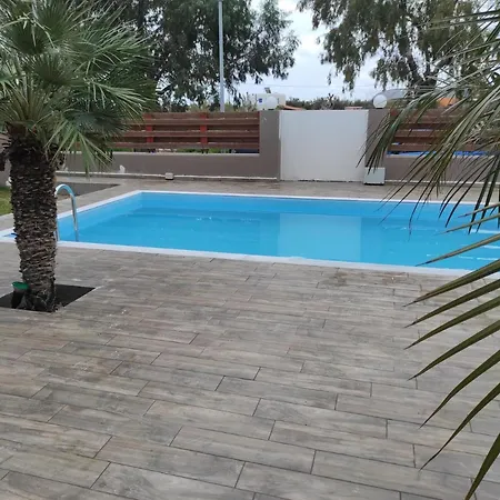 Maia Luxury Pool أفانتو